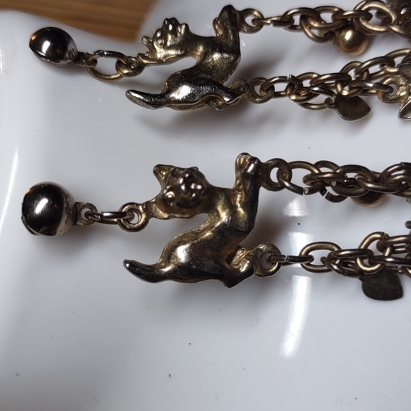 Vintage Trifari Cat Dangle Earrings - Picture 3 of 3